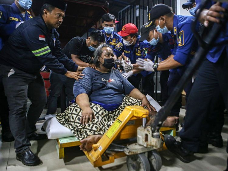 Momen Evakuasi Pria 200 Kg, Kasus Obesitas Terbaru di Tangerang