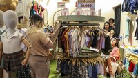 Beberapa booth juga menyajikan diskon beragam untuk barang-barang kebutuhan bayi.  