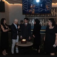 Meski sudah tidak suami-istri, Olla Ramlan dan Alex Tian tetap akur. Olla Ramlan dan Alex Tian menikah pada 2003 dan bercerai 2010.  Foto: Instagram @melinaatian, @ollaramlan