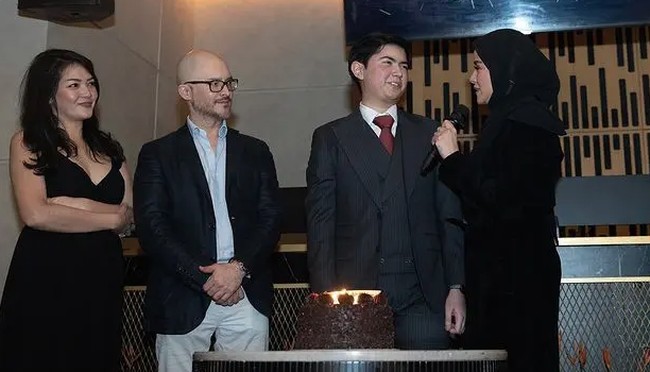 Setelah bercerai, Olla Ramlan menikah dengan Muhammad Aufar Hutapea dan mantan suami menikahi Melina Tan. Foto: Instagram @ollaramlan