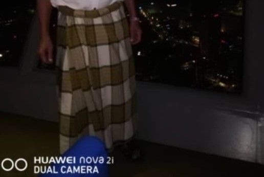 pengunjung disuruh pake sarung