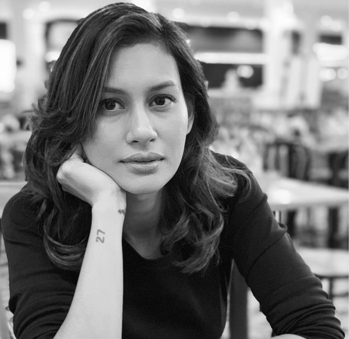Pesona Raihaanun Saat Ngopi dan Makan Bareng Sahabat Pesona Raihaanun Saat Ngopi dan Makan Bareng Sahabat