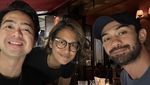 Pesona Raihaanun Saat Ngopi dan Makan Bareng Sahabat