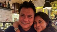 Bersama make-up artist ternama, Ryan Ogilvy, Raihaanun bersantap di sebuah restoran mewah. Akhir tahun yang manis, katanya di keterangan foto yang diunggah pada akhir Desember 2022. Foto: Instagram raihaanun