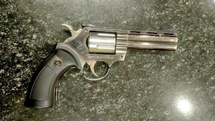 Pistol korek api yang disita dari pencuri di Bogor