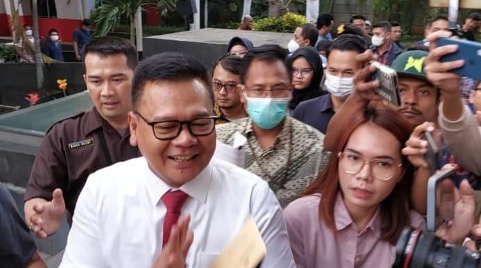 Potret Sambutan dan Tepuk Tangan Pegawai KPK Sambut Brigjen Endar
