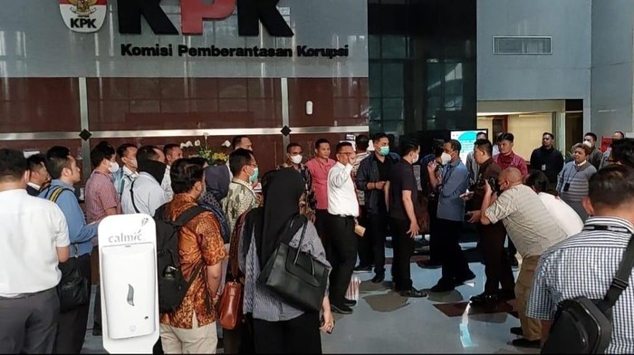 Potret Sambutan dan Tepuk Tangan Pegawai KPK Sambut Brigjen Endar Potret Sambutan dan Tepuk Tangan Pegawai KPK Sambut Brigjen Endar