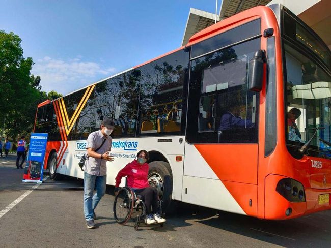 Potret Uji Coba Gratis TransJakarta Kalideres-Bandara Soetta
