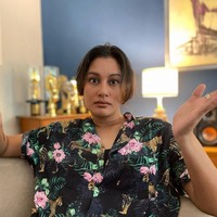 Pernikahan Raihaanun dan Teddy Soeriaatmadja terbilang jauh dari gosip. Maka ketika kabar perceraian keduanya terungkap, publik pun dibuat kaget. Perceraian diduga karena sang aktris berselingkuh, mengidap bipolar dan kecanduan alkohol. Foto: Instagram/@raihaanun