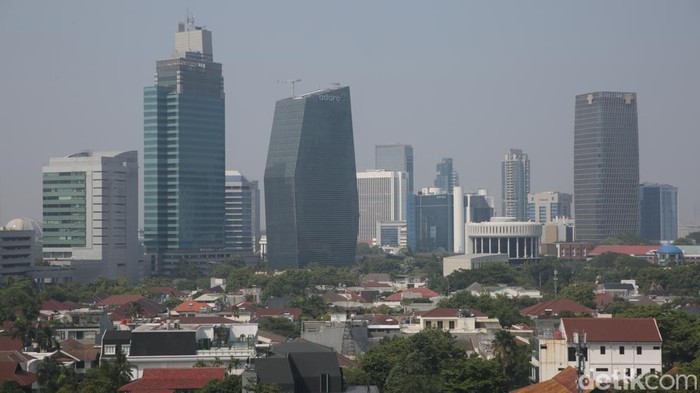 Realisasi APBN Surplus Rp 204,3 Triliun Menteri Keuangan Sri Mulyani Indrawati mencatat APBN kembali surplus per Mei 2023. Besarannya Rp 204,3 triliun atau 0,97% terhadap produk domestik bruto (PDB), Rabu (5/7/2023).