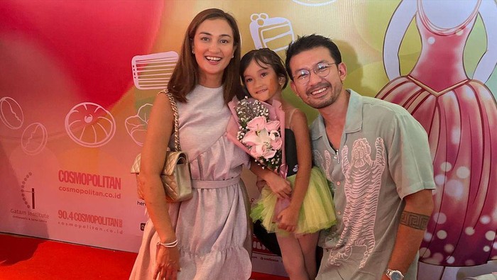 salma anak atiqah hasiholan dan rio dewanto