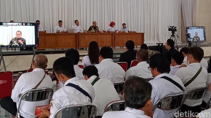 Sekitar 95 tenaga honorer K2 Klaten bertemu dengan tim Kemenko Polhukam di RSPD Klaten, Rabu (5/7/2023).