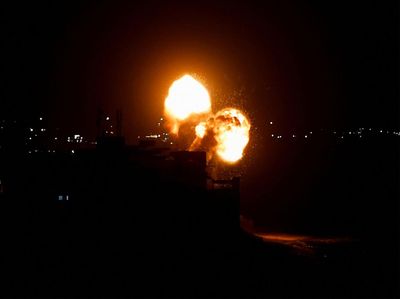 Balas Tembakan Roket, Israel Lancarkan Serangan Udara ke Gaza
