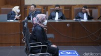 Majelis hakim PN Tindak Pidana Korupsi (Tipikor) Jakarta menunda sidang putusan gugatan kasus korupsi pembayaran komisi terhadap kegiatan agen asuransi fiktif pada PT Jasindo dengan terdakwa Solihah dan Kiagus Emil Fahmy Cornain. 