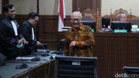 Hakim Rianto Adam Pontoh mengungkapkan, penundaan pembacaan putusan lantaran ada libur cuti Iduladha. Nantinya, pembacaan putusan akan digelar Rabu, 12 Juli 2023. 