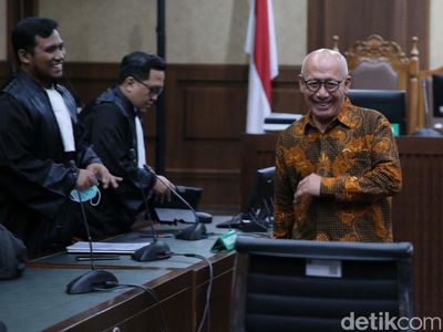 Sidang Putusan Kiagus Emil dan Solihah Ditunda