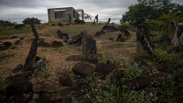Sedih, Situs Menhir Simawang di Tanah Datar Terbengkalai