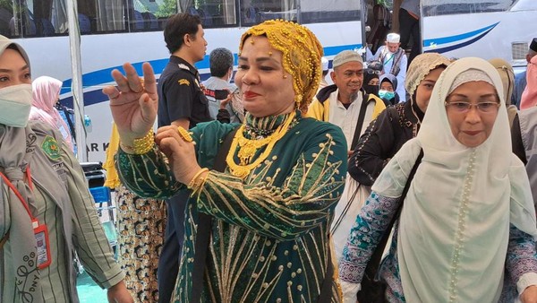 Jemaah Haji Makassar Pamer Emas saat Pulang dari Arab Diincar Bea Cukai