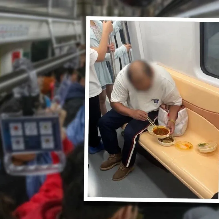 Sudah Ditegur, Penumpang Ini Tetap Asyik Gelar Rantang Makan di Kereta