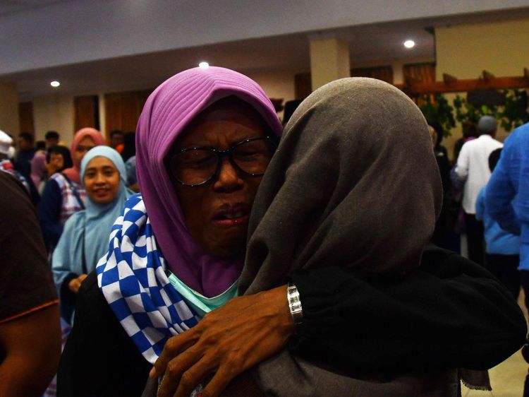Tangis Bahagia Sambut Kedatangan Jemaah Haji di Madiun