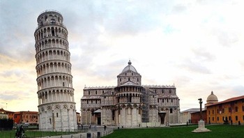 Pilih ada atau tanpa menara Pisa? Foto: DesignCrowd via Boredpanda