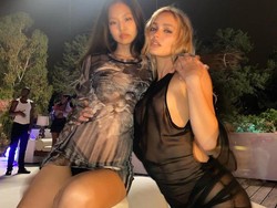 Resmi Tamat, Lily Rose-Depp Rilis Foto-foto Liar di Balik Layar The Idol