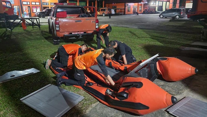 Tim SAR bersiap melakukan pencarian warga Konawe Selatan yang hilang diterkam buaya.