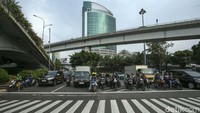 Pj. Gubernur DKI Jakarta Heru Budi Hartono mengatakan, sistem AI pada lampu merah ini cukup membantu memperlancar lalu lintas di persimpangan. Menurutnya, sistem ini terpantau menunjukkan efisiensi dari sisi pengurangan kendaraan di sekitar 20 titik persimpangan yang dipasang.  