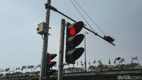 AI yang terpasang di lampu merah itu berasal dari Google Inc. Dishub DKI dan Google telah bekerja sama dalam proyek bernama Green Light, MoU keduanya sudah ditandatangani pada November 2022 dengan rencana penerapan pada 2023.  