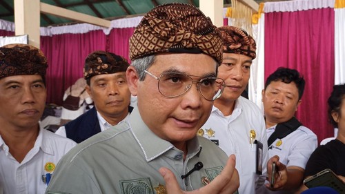 Wakil Menteri Pertanian RI Harvick Hasnul Qolbi saat kunjungan kerja di Desa Kukuh, Kecamatan Marga, Rabu (5/7/2023). (Chairul Amri Simabur)