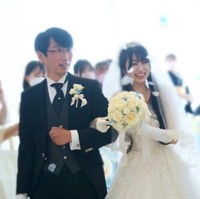 Cibiran netizen orang sekitar dan netizen itu menurut Yuki tak memengaruhi hubungannya dengan Mitsuo. “Aku menikah setelah melalui berbagai cobaan. Jadi akan sangat menyenangkan jika orang lain tidak ikut campur. Aku percaya meraih kebahagiaan ku saat ini adalah yang terpenting dalam hidup,” katanya. Foto: Dok. Twittter @_tomoe_0722