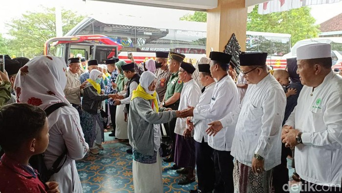 163 Jemaah Haji Gelombang Pertama asal Pacitan Tiba di Kampung Halaman