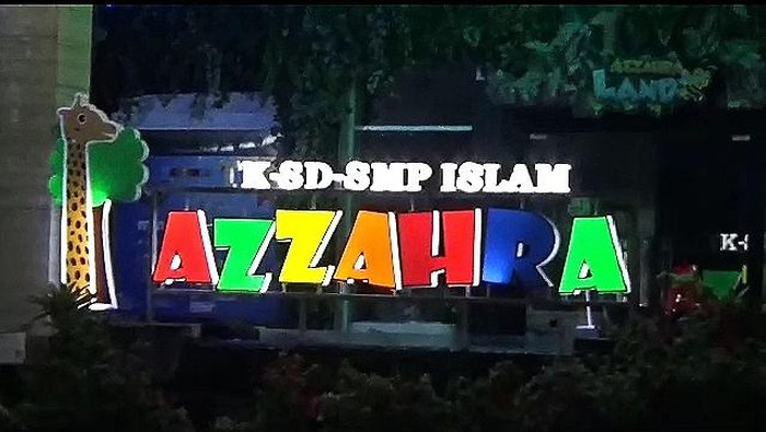 Kecelakaan lift di Sekolah Az-Zahra Bandar Lampung menewaskan tujuh pekerja bangunan. Sementara itu, dua korban lainnya mengalami kritis. Ini penjelasan polisi.