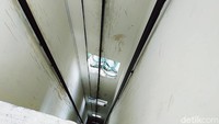 Akibat tali katrol lift putus, pekerja yang ada di dalam jatuh. Pekerja jatuh dari lantai 5 gedung Sekolah Az-Zahra Bandar Lampung (Foto; Tommy Saputra)