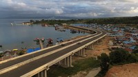 Pembangunan jalan dan jembatan sepanjang lebih 14 kilometer tersebut guna meningkatkan kegiatan di sektor perikanan dan pariwisata serta aktivitas perekonomian antara kabupaten-kabupaten yang menghubungkan ke pusat Kota Kendari.
