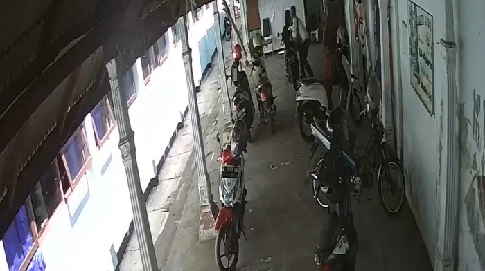 Aksi pencurian motor di tempat parkir sekolah di Probolinggo