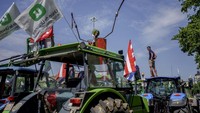 Mereka adalah kelompok Unio de Pagesos yang terdiri dari 200 traktor dan 500 petani dari seluruh Spanyol yang mulai bergerak sejak Senin.  