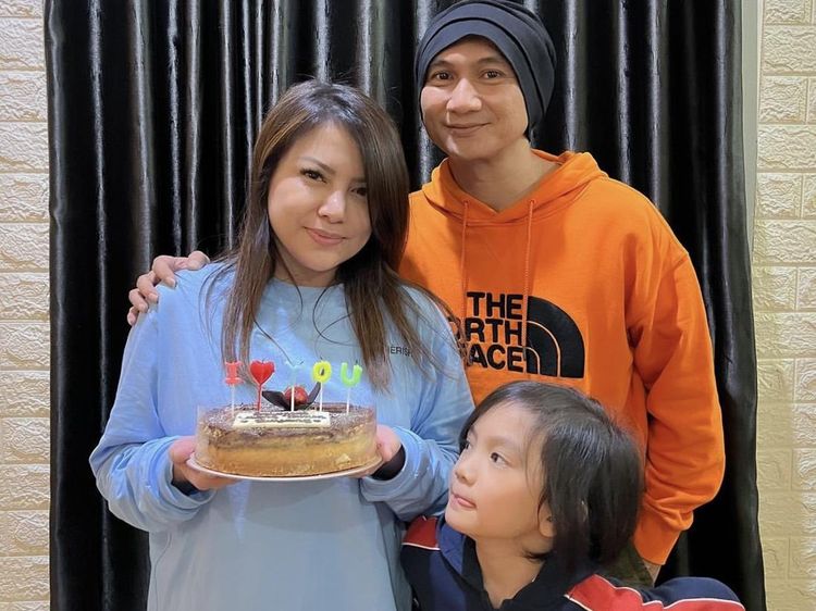 Anji Tak Bisa Tinggalkan Wina, Begini Keromantisan Mereka Saat Makan