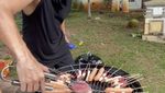 Anji Tak Bisa Tinggalkan Wina, Begini Keromantisan Mereka Saat Makan
