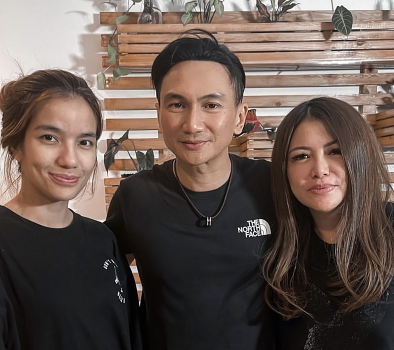 Anji Tak Bisa Tinggalkan Wina, Begini Keromantisan Mereka Saat Makan