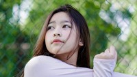 Dalam acara Pagi Pagi Ambyar Trans TV, Aquene Aziz diminta hanya berteman saja dengan lawan jenisnya untuk saat ini. (Foto: dok Instagram)