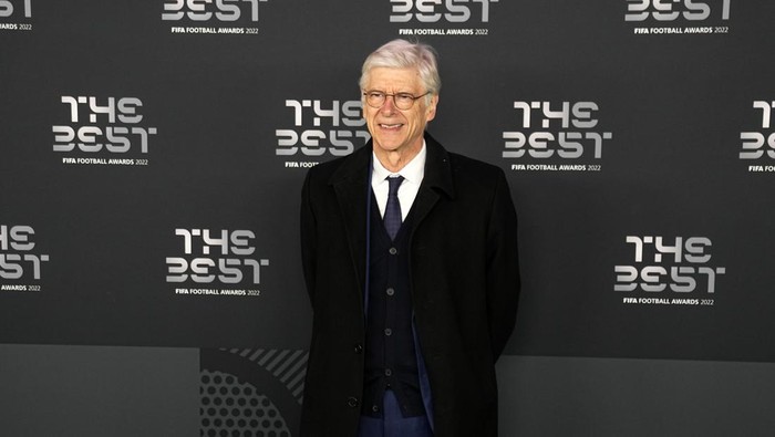 French soccer coach Arsene Wenger poses on the green carpet before the ceremony of the Best FIFA Football Awards in Paris, France, Monday, Feb. 27, 2023. (AP Photo/Michel Euler)