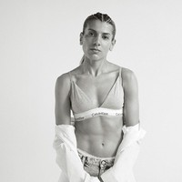 Lima atlet yang digandeng jadi model Calvin Klein di antaranya Alex Morgan, Chloe Kelly, Kenza Dali, Mana Iwabuchi dan Mary Fowler. Mereka mengenakan pakaian dalam dari koleksi Modern Cotton. Foto: Instagram/@calvinklein