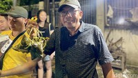 Halim, pemilik usaha bacang tersebut mengatakan bahwa ia sudah 27 tahun berjualan. Ia berjualan setiap hari mulai dari pukul 5 sore hingga 12 malam. Foto: detikcom/Riska Fitria