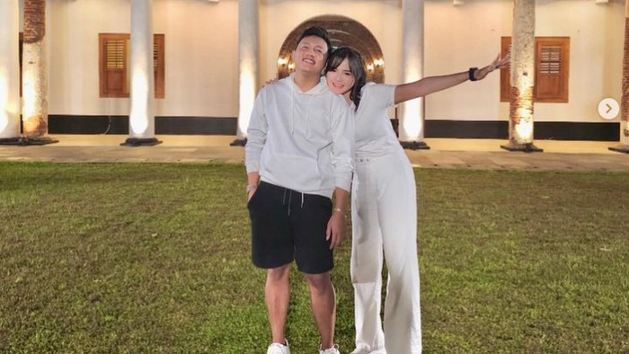 Denny Caknan akan menikah dengan Bella Bonita pada Jumat (7/7/2023). Akad nikah keduanya akan digelar di sebuah hotel di Kota Madiun.