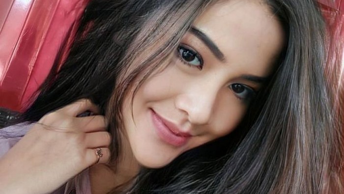 Denny Caknan akan menikah dengan Bella Bonita pada Jumat (7/7/2023). Berikut potret Bella Bonita saat tampil casual, pakai mukena hingga ala pengantin Jawa.