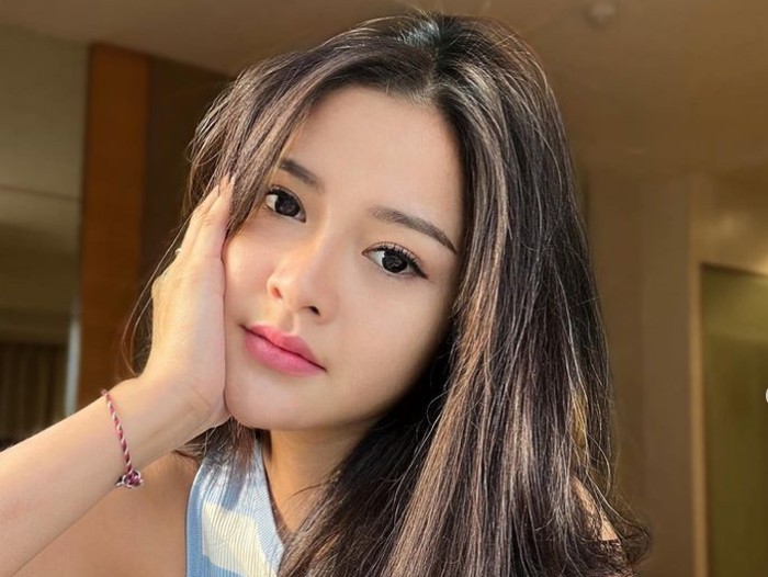 Denny Caknan akan menikah dengan Bella Bonita pada Jumat (7/7/2023). Berikut potret Bella Bonita saat tampil casual, pakai mukena hingga ala pengantin Jawa.