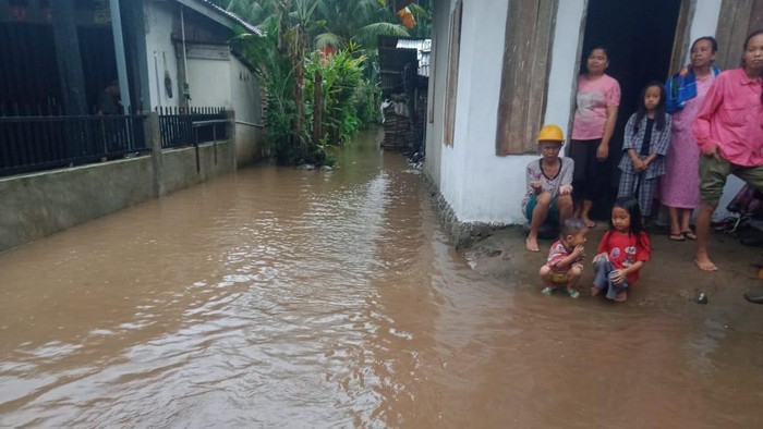 Kondisi pemukiman warga yang terendam banjir. Dokumen BPBD Bengkulu Utara
