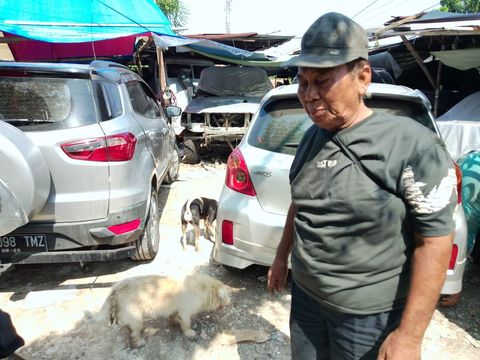 Bhabinkamtibmas Cilandak turun menindaklanjuti keeluhan warga soal anjing tetangga yang suka kejar-kejar warga.