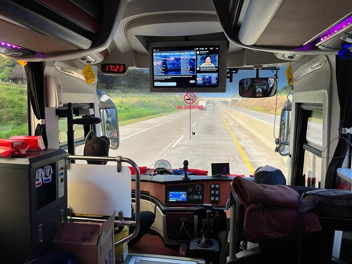 Bus pariwisata
